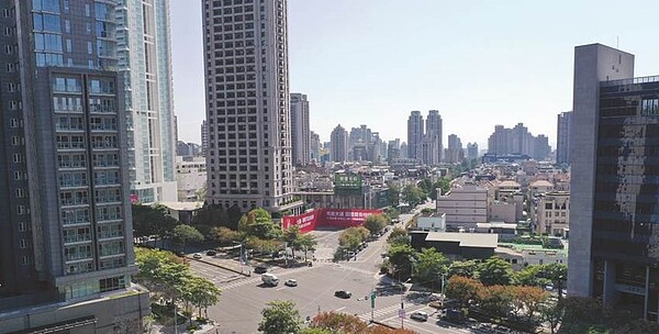 台中七期市政路府會園道新案「寶輝秋紅谷系列」,產品規劃70至90坪,是寶輝建設進駐七期15年來的第一次。圖/寶輝提供