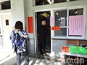 越南外配蓋錯章撕票還要求換新　選務人員全傻了