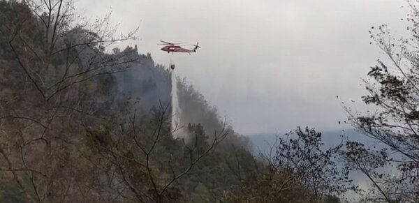 梨山佳陽部落山區大火。