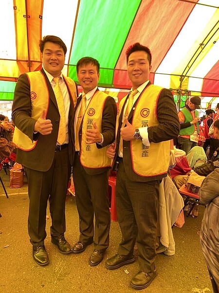永慶房產集團台南區加盟三品牌同仁愛心不落人後。圖/永慶房產集團提供