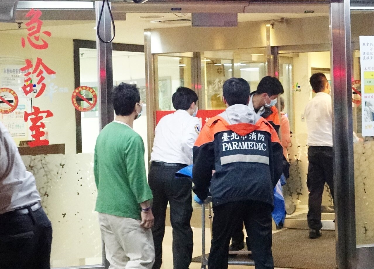 台北市立聯合醫院和平婦幼院區急診今天晚上傳出疑似接收嚴重特殊性的傳染性肺炎,造成急診暫停收治;聯醫和平婦幼院區醫務長陳重榮強調,是因為今晚8時許服務量過大,依規定暫停急診收治。圖/本報資料照片