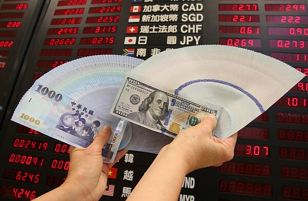 金豬年匯市22日封關,台幣兌美元匯率貶值0.8分,以30.006元封關。 圖/聯合報系資料照片