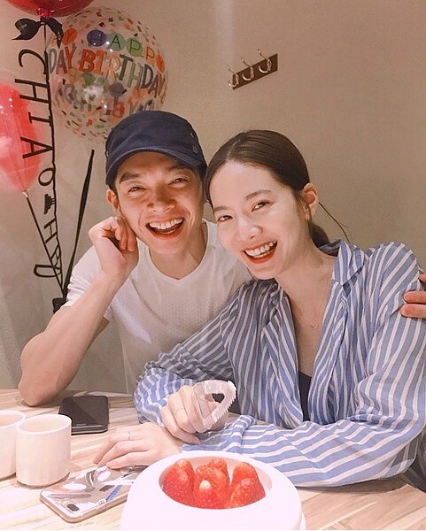 曾之喬(右)與辰亦儒宣布婚訊。圖／截圖自IG