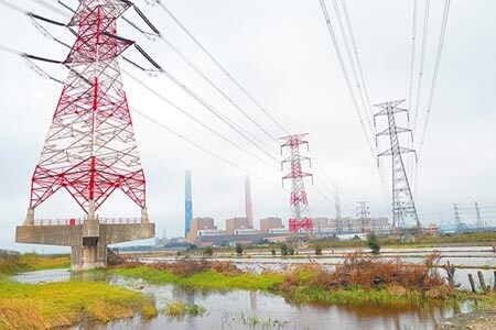 春節期間，台中火力、興達兩電廠進行「降載迎新年」，停一半以上機組，減少發電。圖／中時資料照