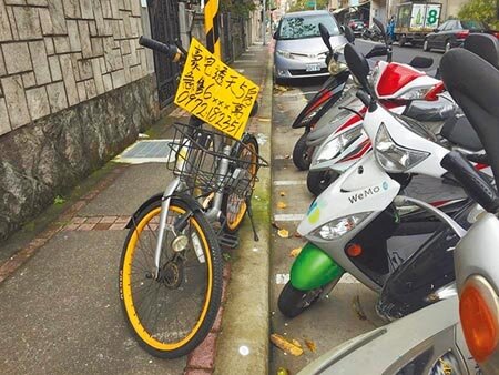 共享運具提供低碳通勤新選擇,但除民眾怨排擠停車位外,並擔憂因違規亂象成下個Obike。圖/中時資料照