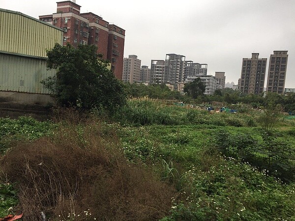 城鄉局表示,目前新北市有43處都市計畫區,預計可解編264公頃的公保地,盼能早日還地於民,透過建設公共設施提升生活環境品質。圖為三峽兒童樂園用地現況。圖/新北市城鄉局提供