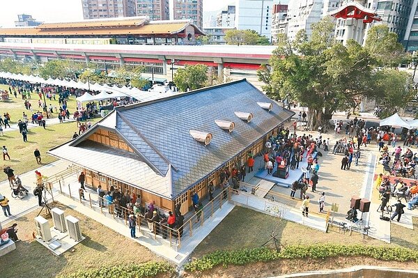 近二年雙北市境內的捷運站周邊交易量前五名,台北市以中山國小站、新北投站與內湖站等三站囊括交易前三名。圖為新北投站周邊。 圖/聯合報系資料庫