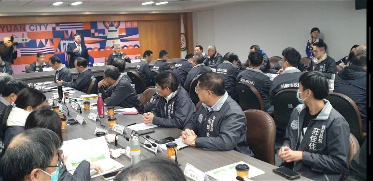桃園市政府上周才召開跨局處防疫會議,馬上又要面對學校延後開學問題。記者鄭國樑/攝影