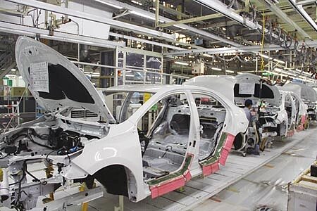 「汽車有上萬個零件,只要缺一個螺絲帽,就無法生產!」武漢肺炎疫情擴散,恐將間接造成台灣國產車「斷鏈」危機。圖/本報資料照片