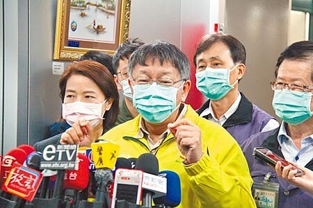 台北市長柯文哲3日說明爆料台商隔離地點,他認為公開透明能減少爭執。(譚宇哲攝)