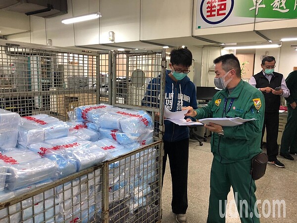 中華郵政今起執行配送口罩任務。記者曹悅華/攝影