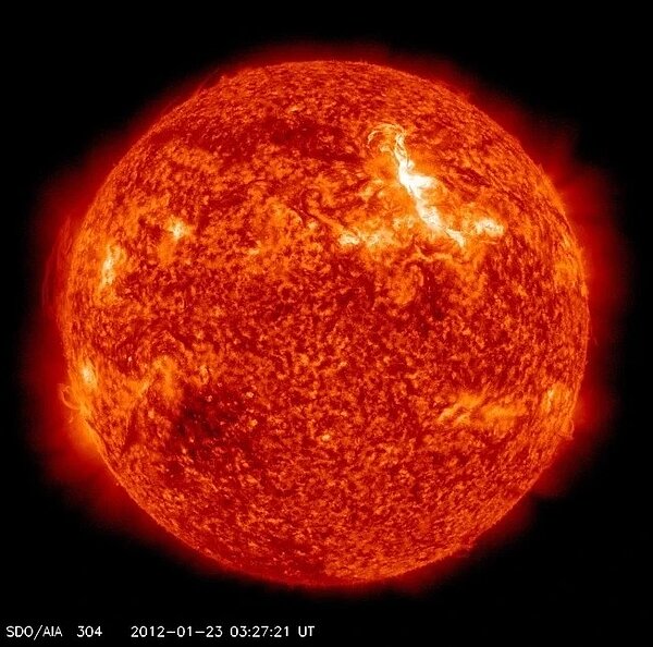 太陽表面由於溫度很高，而且氣體不斷擾動，遠觀只能看到一團大火球。NASA