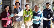 口罩難到的台南偏鄉　民代80個關懷據點發5千片文宣口罩