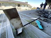 宜蘭無人機墜毀學校屋頂闖禍！經緯航太公司：風太大