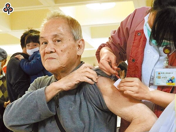 上周我國新增5例因「A型流感」致死案例,年齡區間為50到91歲,但北市50歲以上成人流感疫苗接種率只有27.24%。圖/中時報系資料照