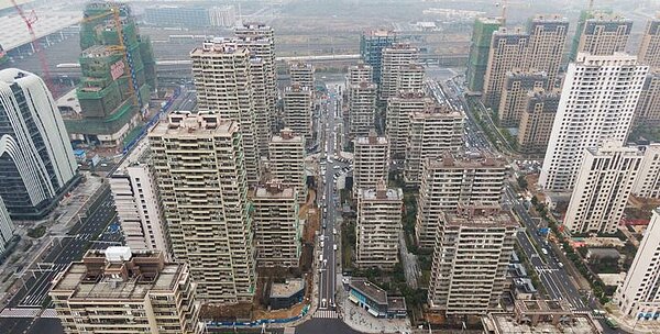 受到新型冠狀病毒肺炎疫情擴散與春節連假影響,大陸研究機構表示,2020年1月份大陸18個重點城市二手房市場成交月減達38%,年減27.3%。圖/中新社