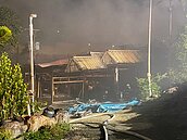 北市餐廳祝融火舌竄8公尺高　住戶不能返家還在超商苦等