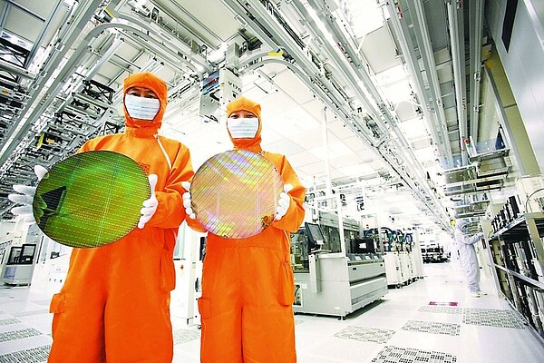 台商在大陸工廠延遲復工,對台灣較大的影響是恐造成供應鏈中斷。圖為半導體晶圓廠生產線。 圖/聯合報系資料照片