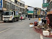 不怕疫情！鹽水蜂炮擠進超多人潮　垃圾比去年多7噸