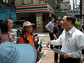 現勘中華、經國路一段路口　許明財指示改善號誌