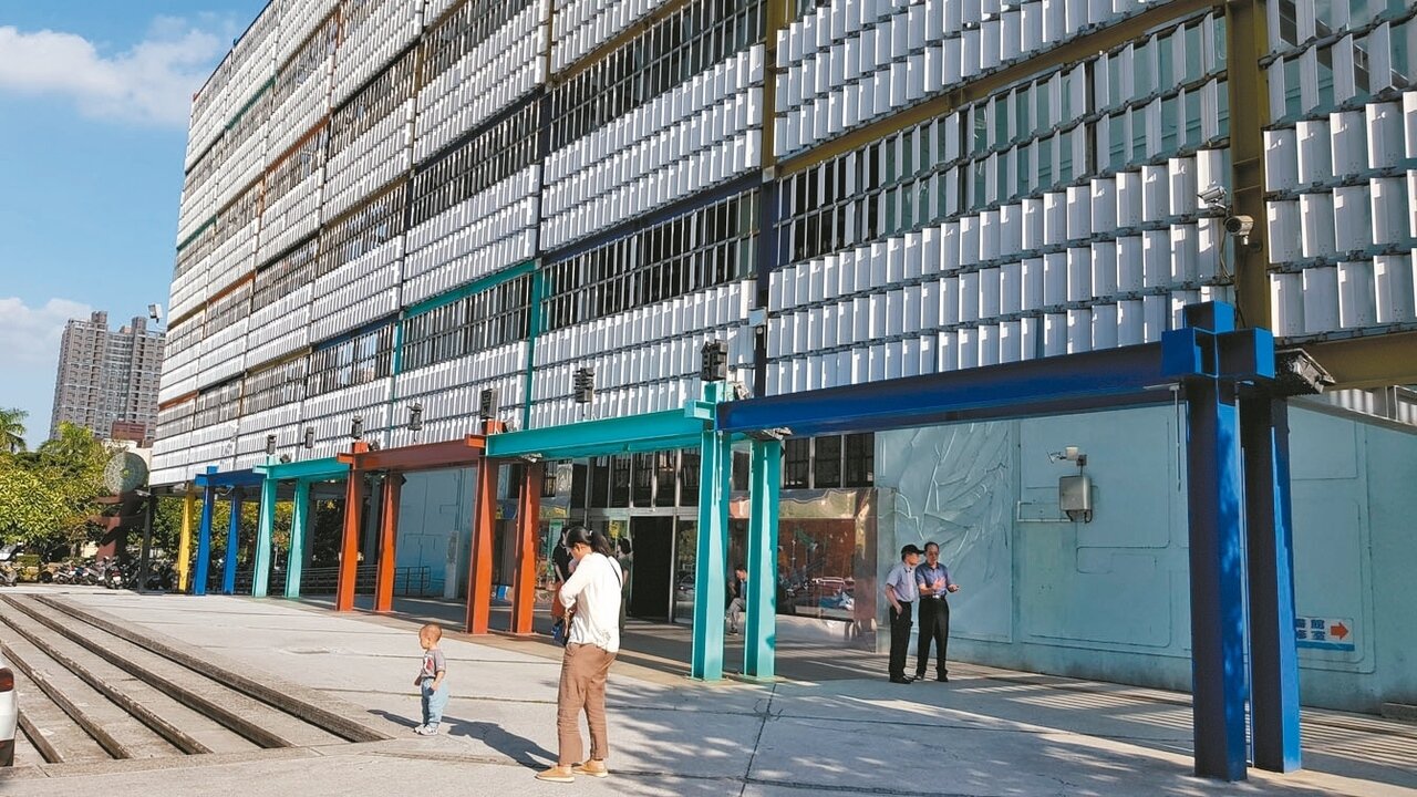 新竹市議會今天通過市立圖書館報廢拆除案。圖/記者黃瑞典攝影