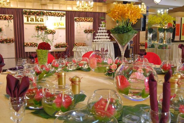 高雄漢王洲際飯店內的宴會廳可容量100桌，適合各型婚宴及會展。圖／Booking.com