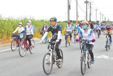 彰化埤頭稻香鐵道自行車節，千人體驗田園風光。（吳敏菁攝） 