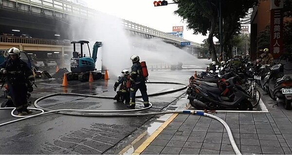 北市建國北路2段147號,今年初發生因挖破瓦斯管線,導致瓦斯漏氣事件。圖/北市府提供