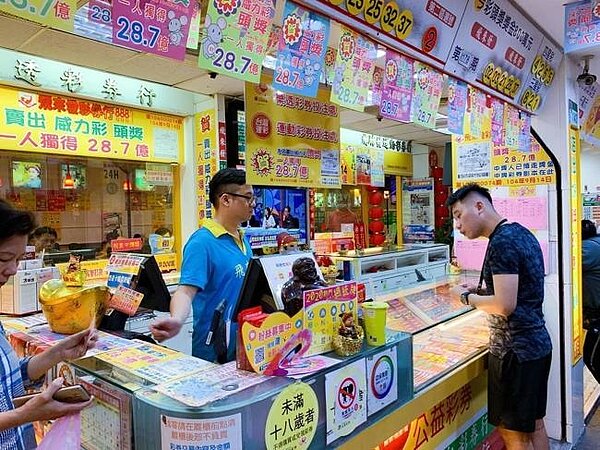 威力彩頭獎開出，最新億萬富翁誕生。記者徐力剛/攝影
