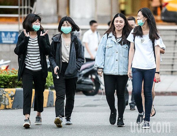 中央氣象局說,整周各地清晨有涼意,務必添加外套。聯合報系資料照