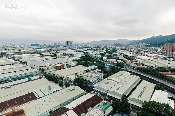 新北市地政局長康秋桂強調,塭仔圳重劃完成後,政府可取得公共設施用地約164公頃,另外也會釋出可建築用地約240公頃。照片新北市地政局提供