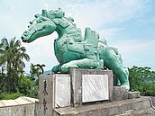 東勢地標　龍馬柱守橋頭50年