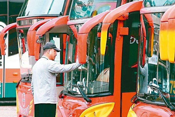 大型車退稅優惠今年加碼至最高40萬元。 聯合報系資料庫