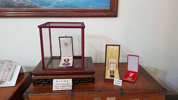 新店胡璉故居紀念館揭牌,展出多項戰役文物。圖/新店張芳琪提供