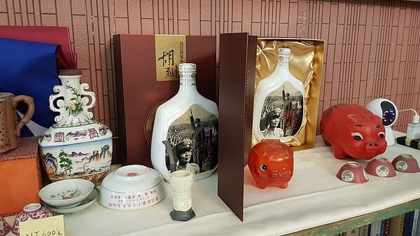 新店胡璉故居紀念館揭牌,展出多項戰役文物。圖/新店張芳琪提供