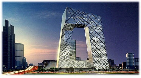 中國中央電視台總部大樓,被指像是「大褲衩」,更有網友打趣的說是穿了網襪的雙腿。圖/取自微博