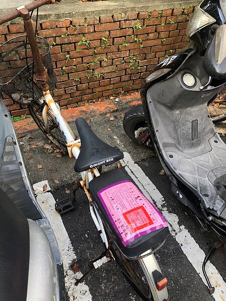 廢棄自行車查報後張貼通知。圖/台北市環保局提供