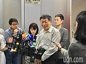 雜物占人行道亂象　柯文哲：公權力要介入