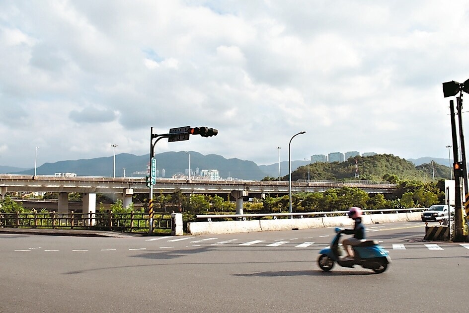 汐止增設國道一號南向匝道，高公局將以喇叭型設計，最快明年動工，預計5年完工。 記者江婉儀／攝影