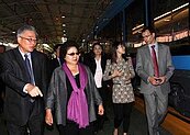 高雄打造輕軌車廂　陳菊訪薩拉戈薩基地借鏡