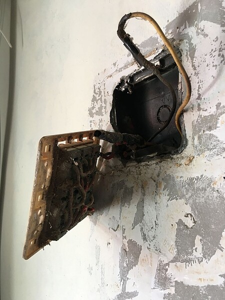 1樓接上2樓主電5.5mm,再用2.0mm分整個樓層