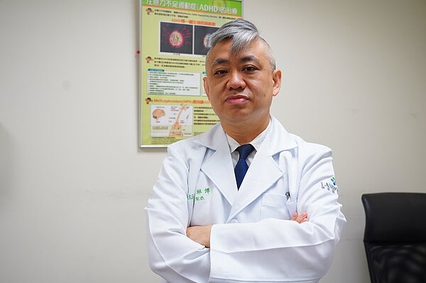 聯新國際醫院精神科主治醫師林博表示，秋冬日照減少、氣溫低，要注意季節憂鬱症恐上身。圖／聯新國際醫院提供