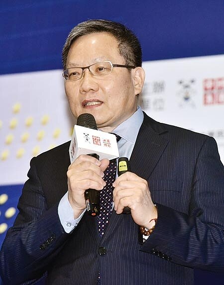 工商時報舉辦「資金返鄉×百業興旺 返鄉躍升產業投資論壇」,財政部部長蘇建榮出席與會。圖/顏謙隆