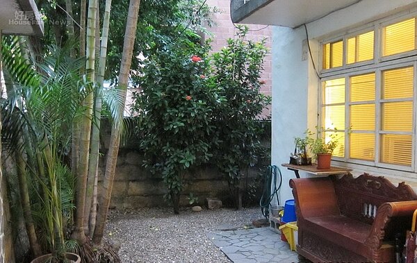 姚黛瑋租的透天老房，是日治時代的古老建築，前後庭院的空間足足有10坪大，可以讓愛犬恣意活動。圖／好房網News資料照