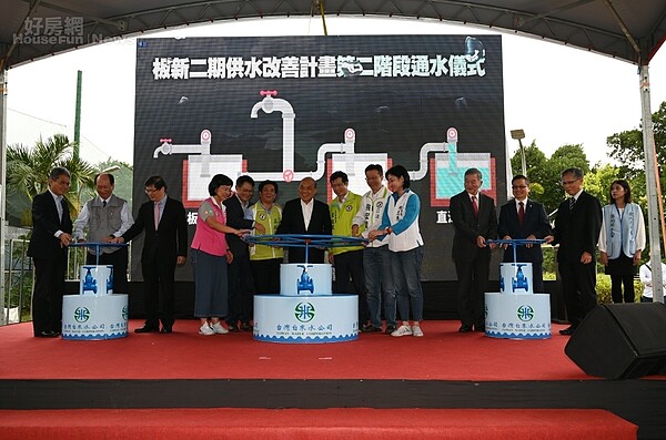 板新二期供水改善計畫，10月30日進行通水儀式，達成「雙北共飲翡翠水」目標。照片經濟部提供