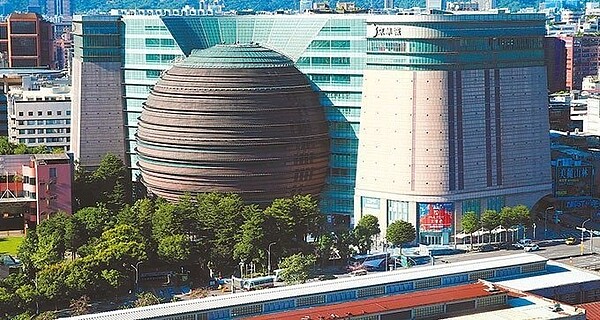 京華城標售案,由中石化旗下鼎越開發以372億元得標。圖/聯合報系資料照片