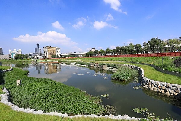 台中市東區近來因為台糖區段徵收翻身，市府昨標售配餘地，每坪標出98.8萬元的精華區天價。圖／台中市新聞局提供