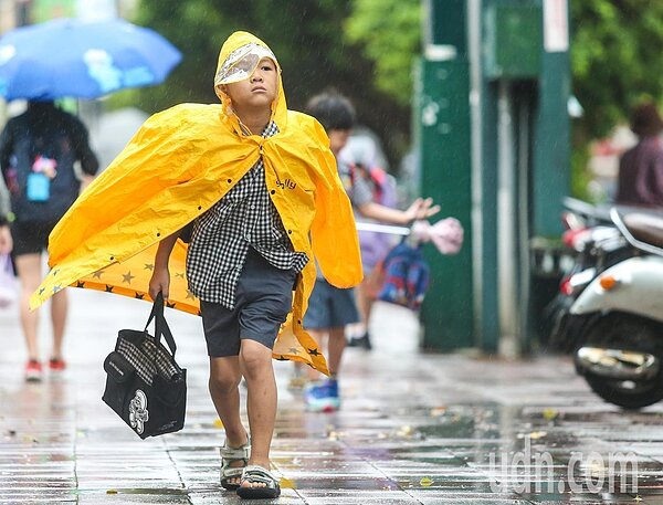 中央氣象局說,今天到明天清晨水氣最多。聯合報系資料照