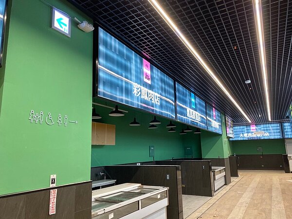 新建的大龍市場,內裝大走「文青風」。圖/台北市市場處提供