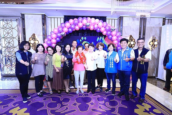 台中市3日舉行「108年績優環保志工隊表揚大會」,表揚120隊傑出志工。圖/台中市環保局提供